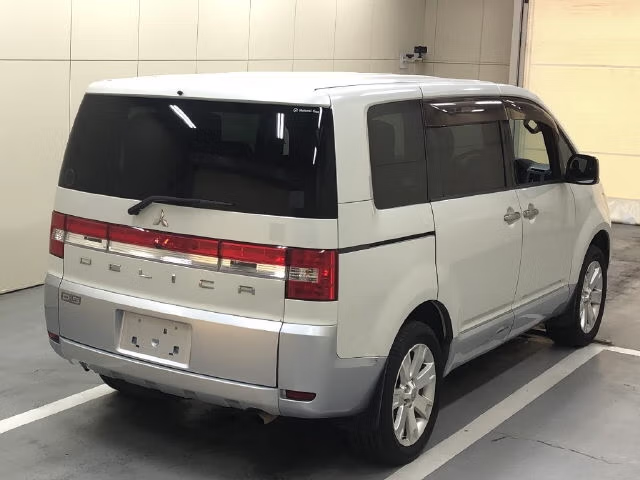 MITSUBISHI DELICA D:5