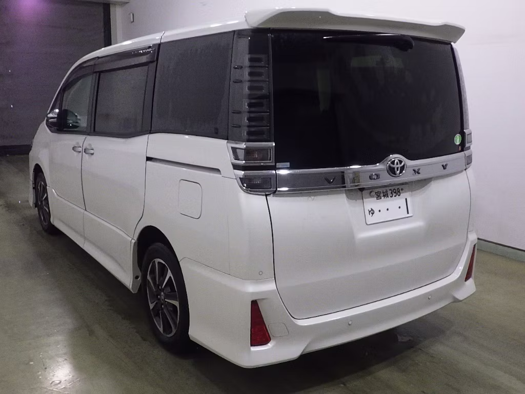 TOYOTA VOXY