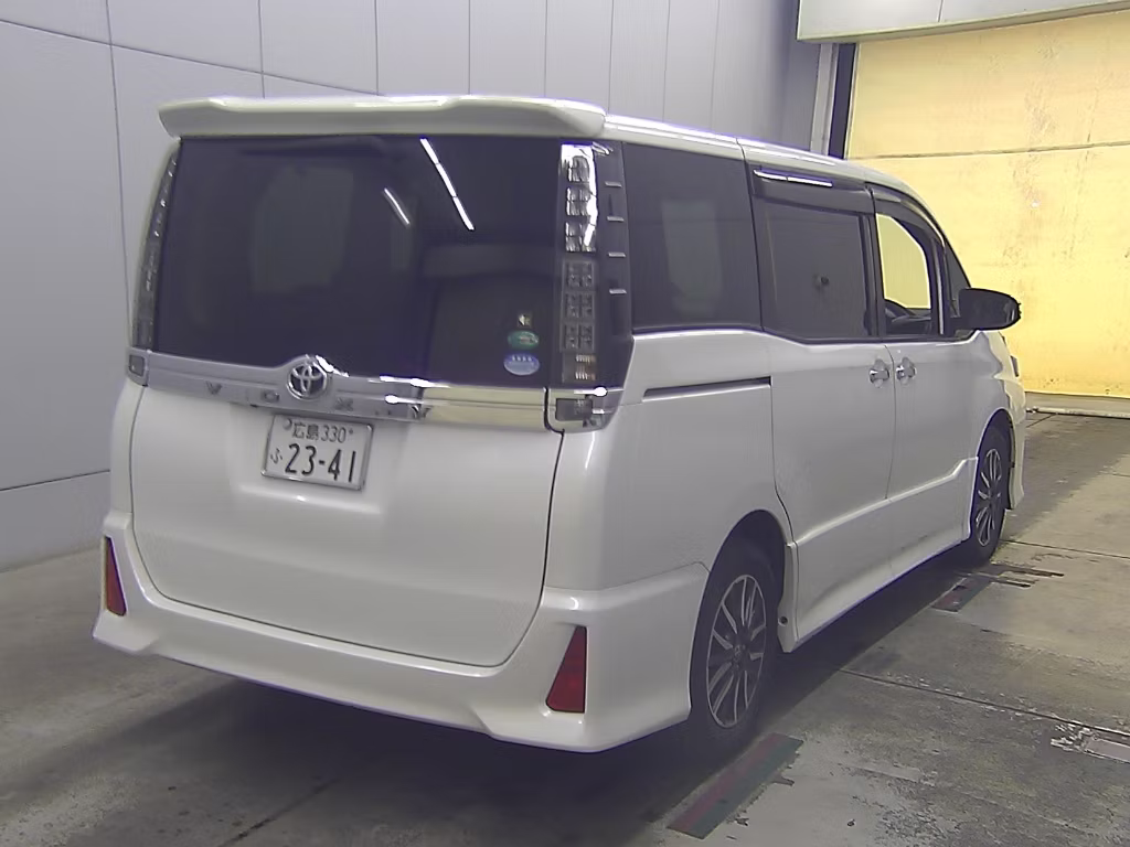TOYOTA VOXY