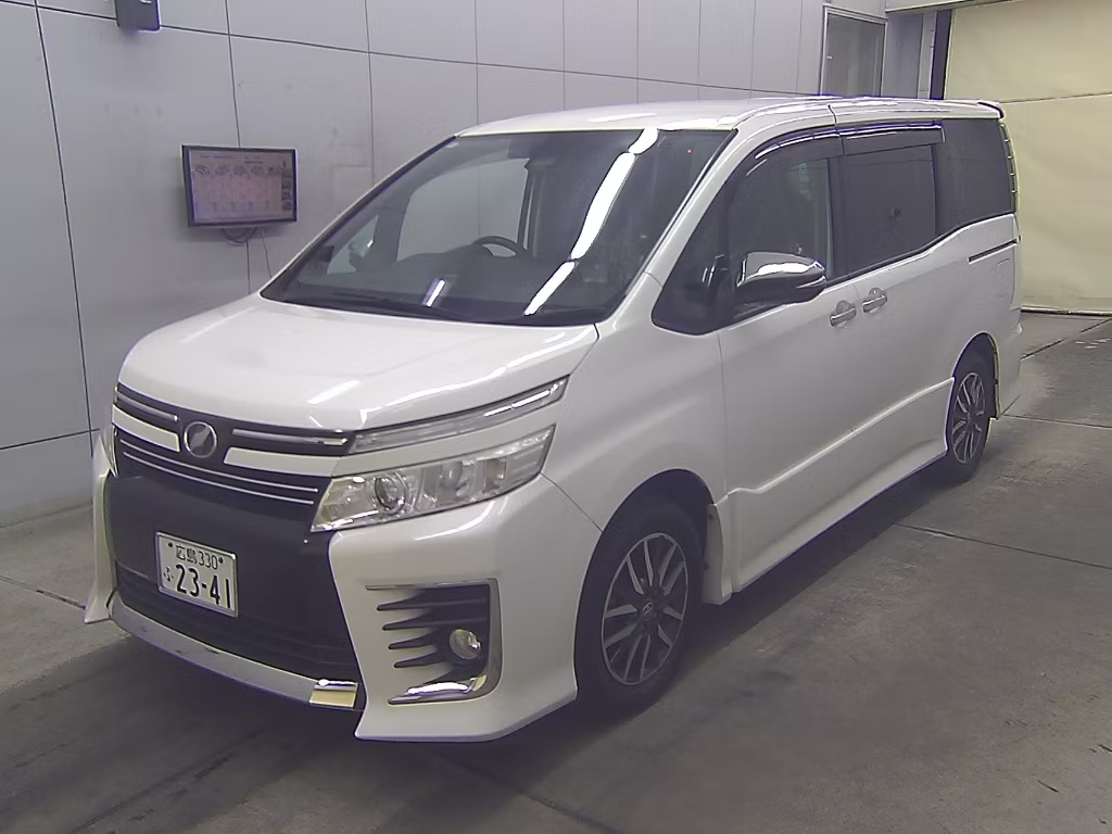 TOYOTA VOXY