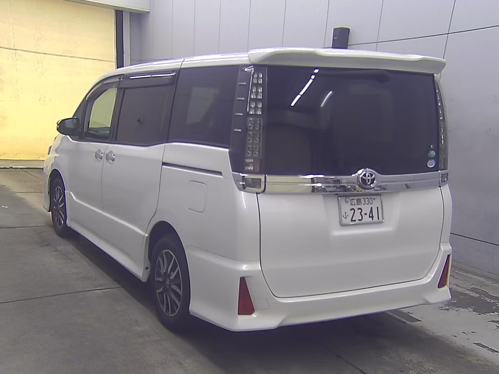 TOYOTA VOXY