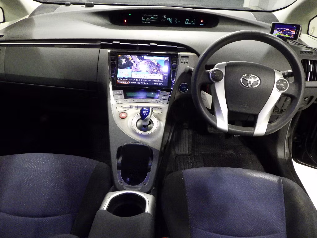 TOYOTA PRIUS