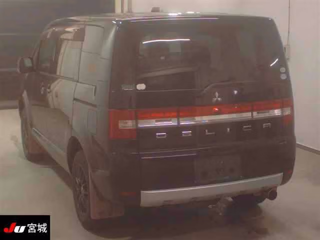 MITSUBISHI DELICA D:5