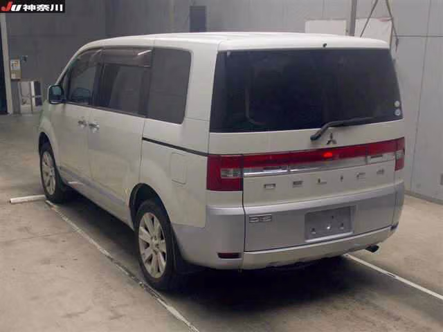 MITSUBISHI DELICA D:5