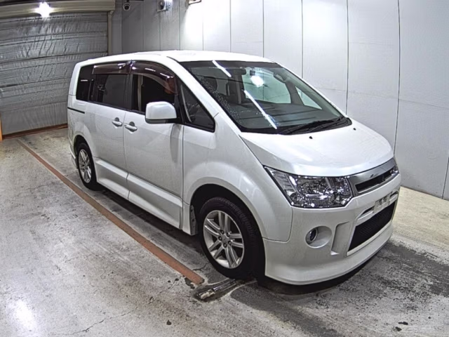MITSUBISHI DELICA D:5