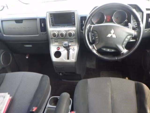 MITSUBISHI DELICA D:5