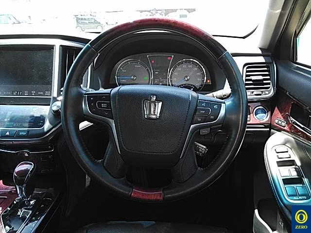 TOYOTA CROWN MAJESTA