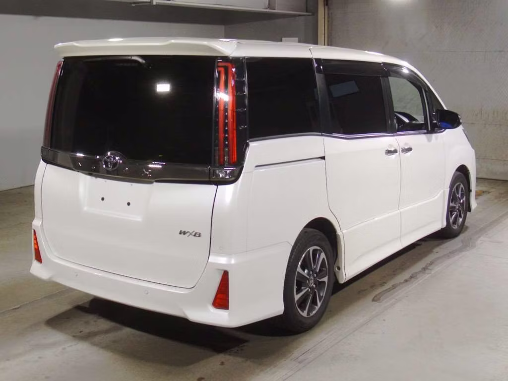 TOYOTA NOAH