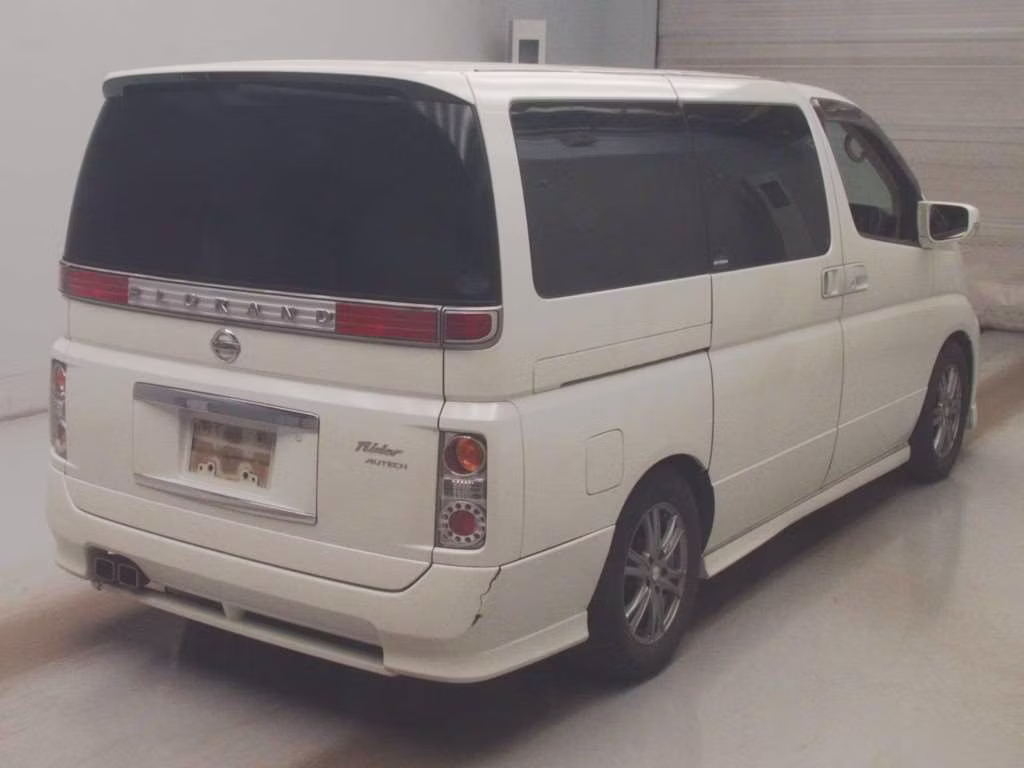 NISSAN ELGRAND