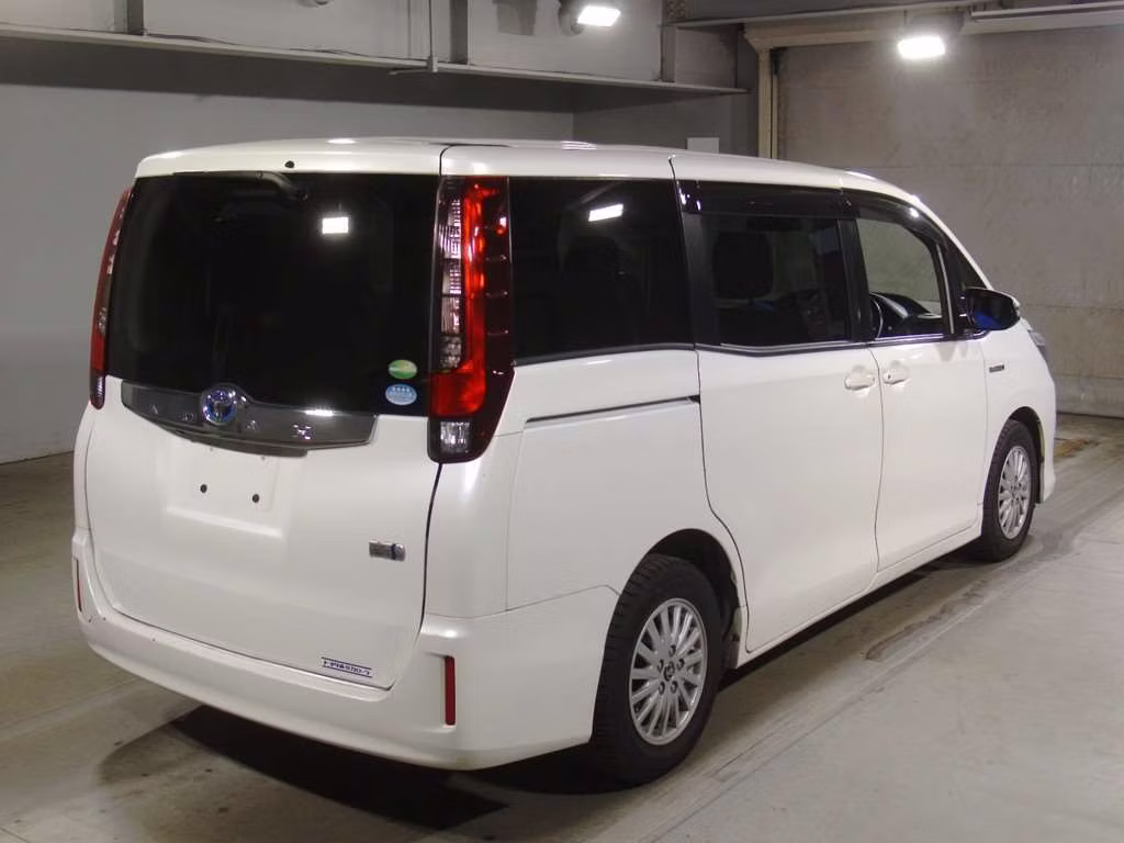TOYOTA NOAH