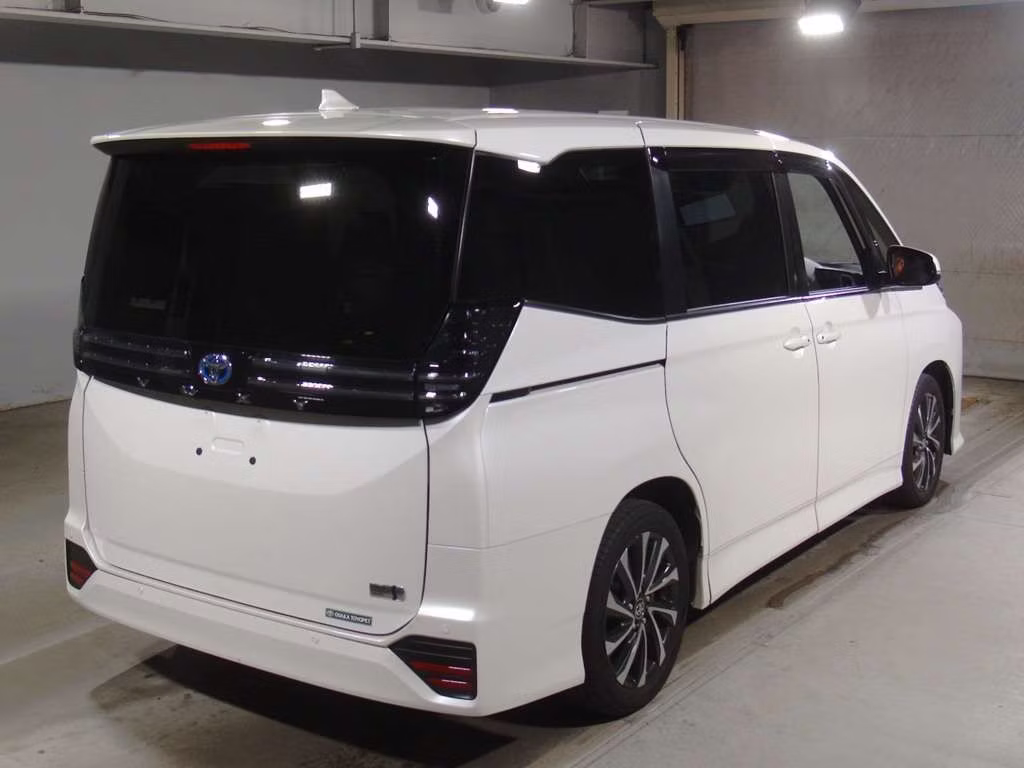 TOYOTA VOXY