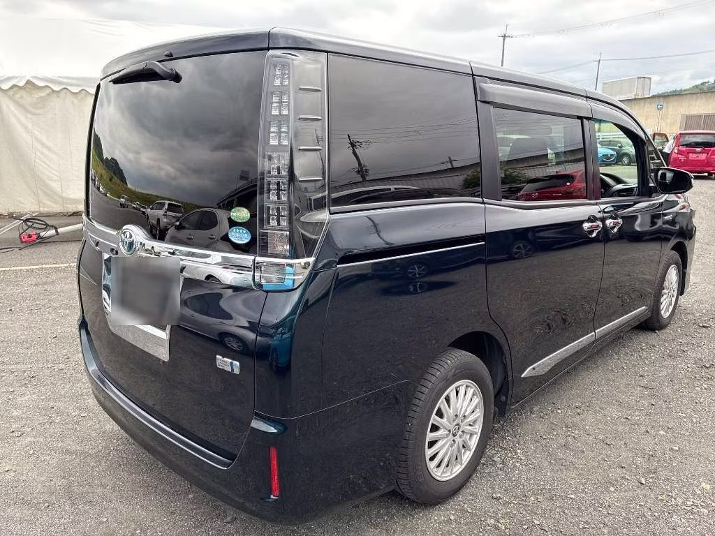 TOYOTA VOXY