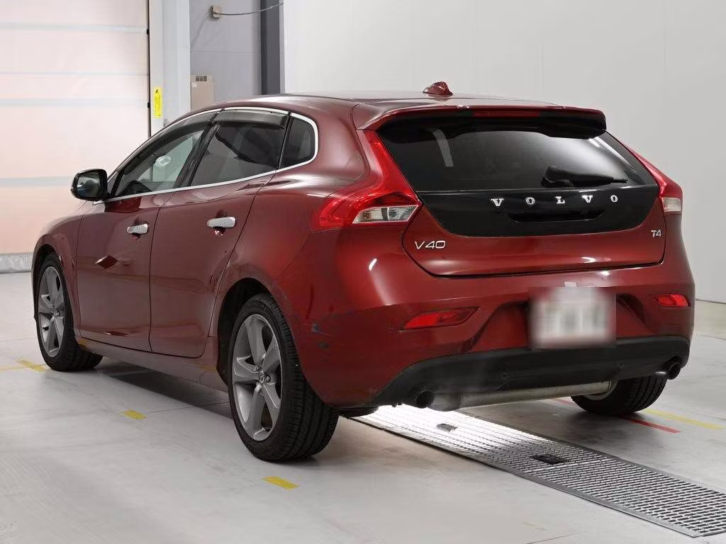 VOLVO V40