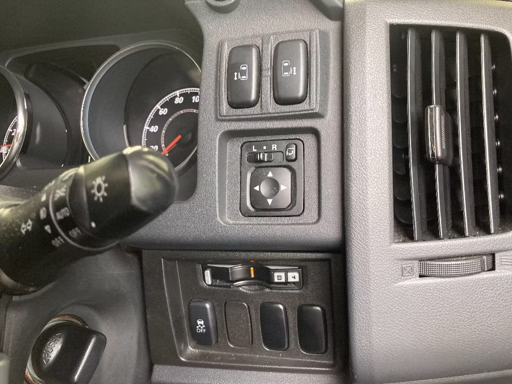 MITSUBISHI DELICA D:5