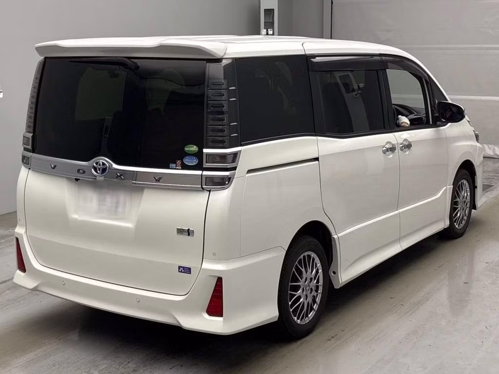 TOYOTA VOXY