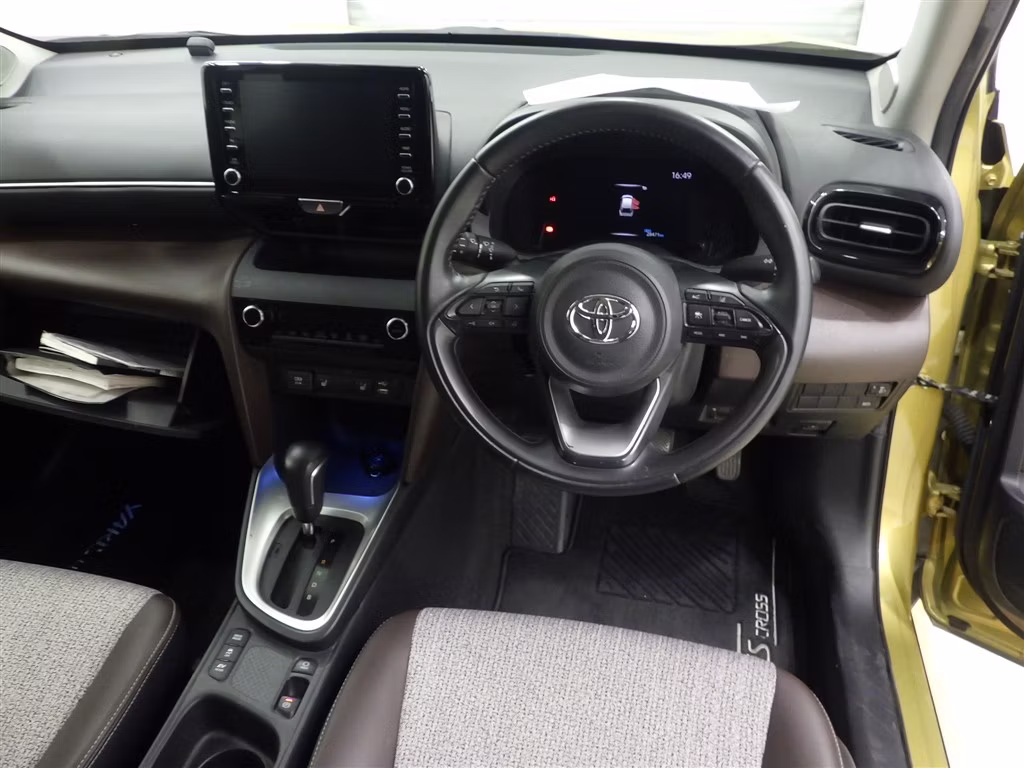 TOYOTA YARIS CROSS