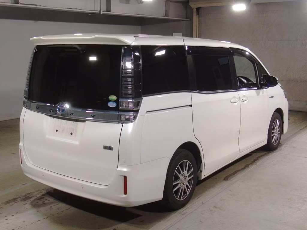 TOYOTA VOXY