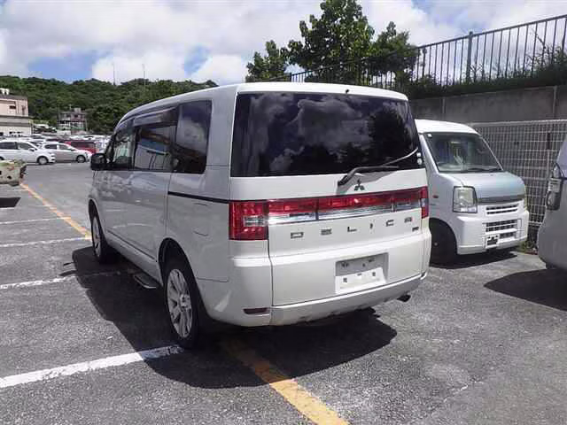 MITSUBISHI DELICA D:5