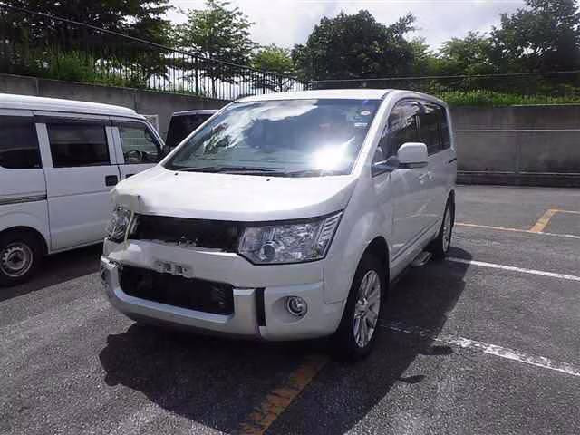 MITSUBISHI DELICA D:5