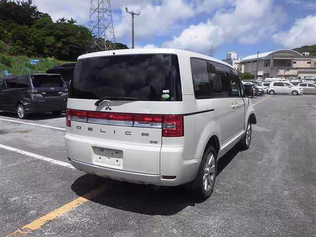 MITSUBISHI DELICA D:5