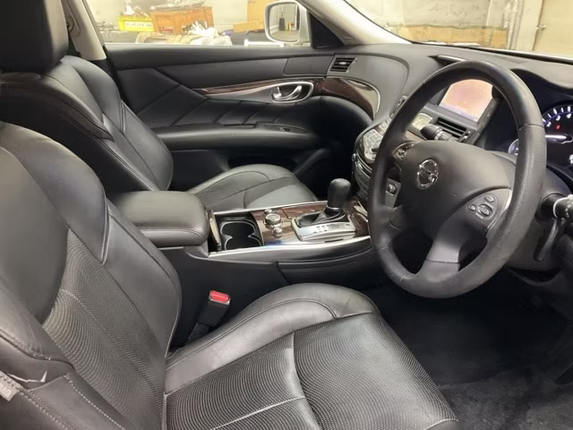 NISSAN FUGA