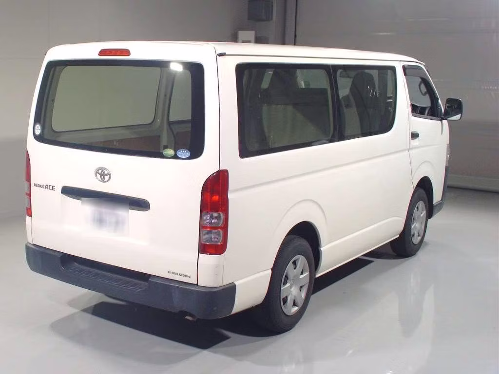 TOYOTA REGIUS ACE