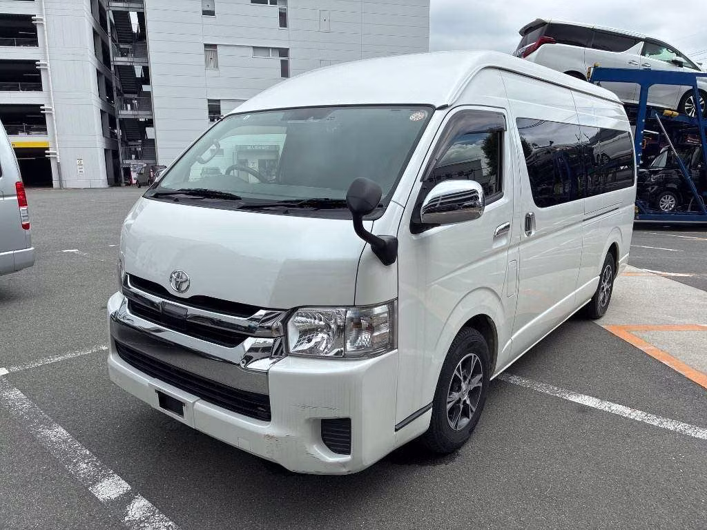 TOYOTA HIACE