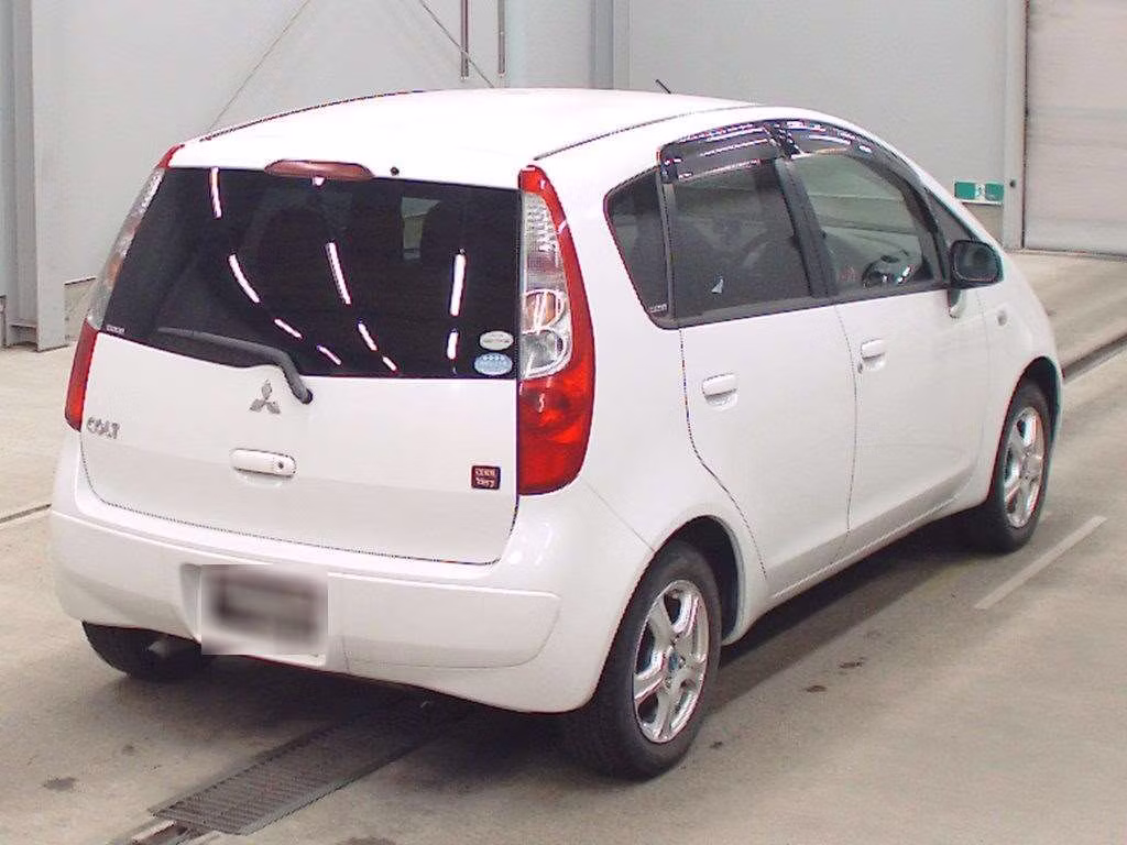 MITSUBISHI COLT