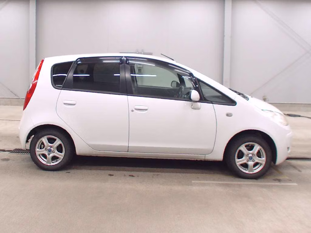 MITSUBISHI COLT