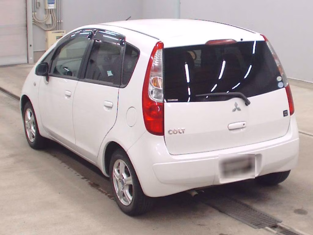 MITSUBISHI COLT