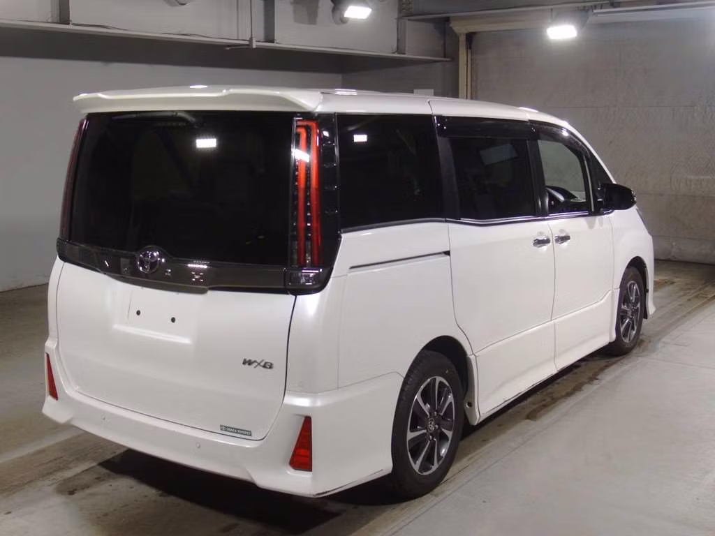 TOYOTA NOAH