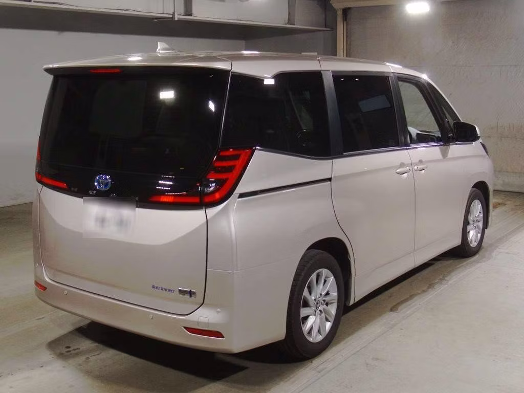 TOYOTA NOAH