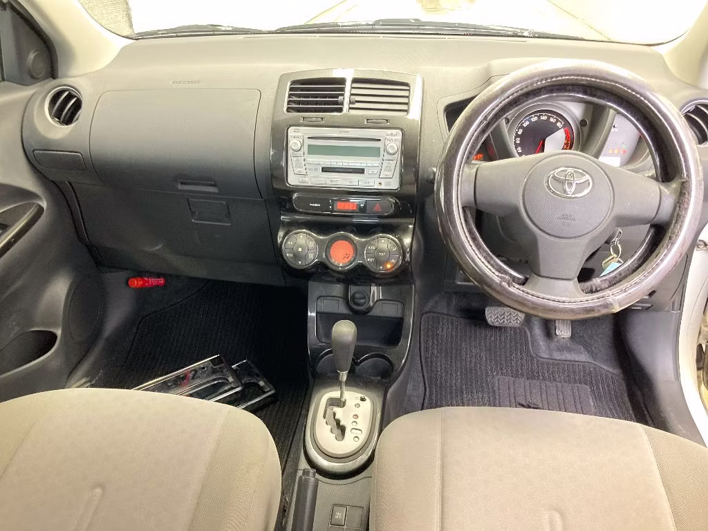 TOYOTA IST
