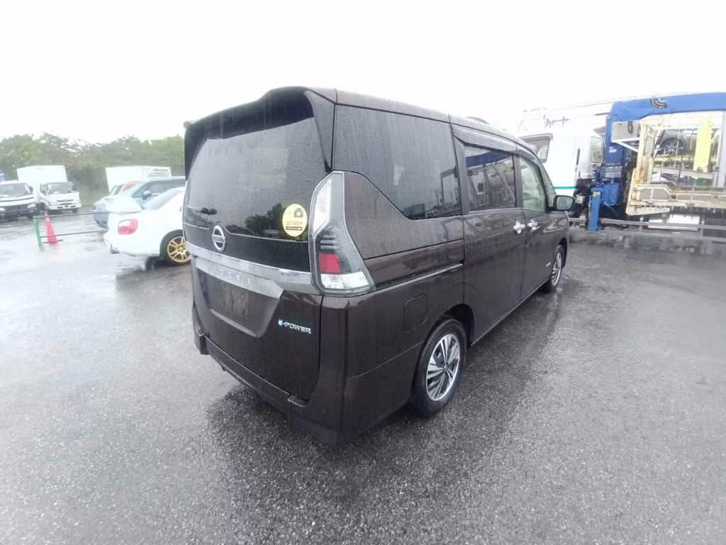 NISSAN SERENA