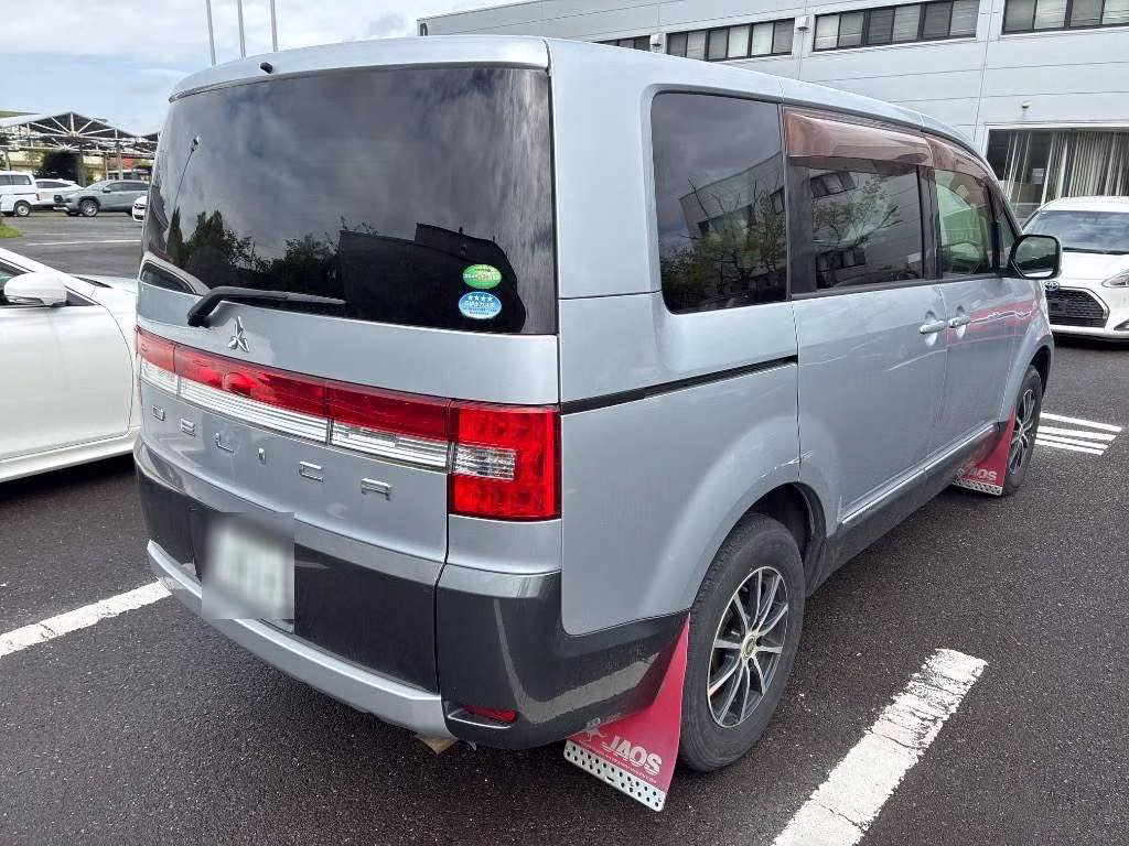 MITSUBISHI DELICA D:5