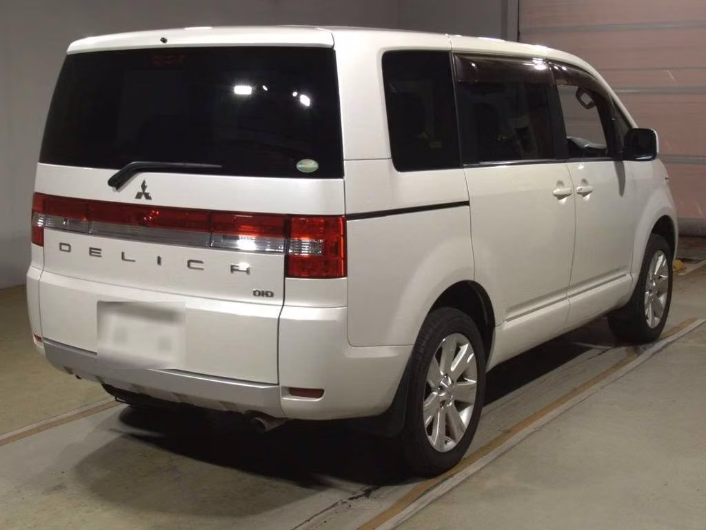 MITSUBISHI DELICA D:5