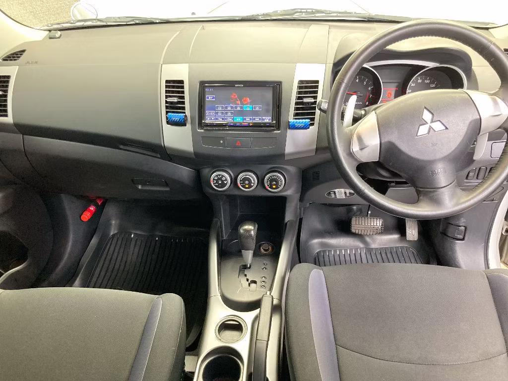 MITSUBISHI OUTLANDER