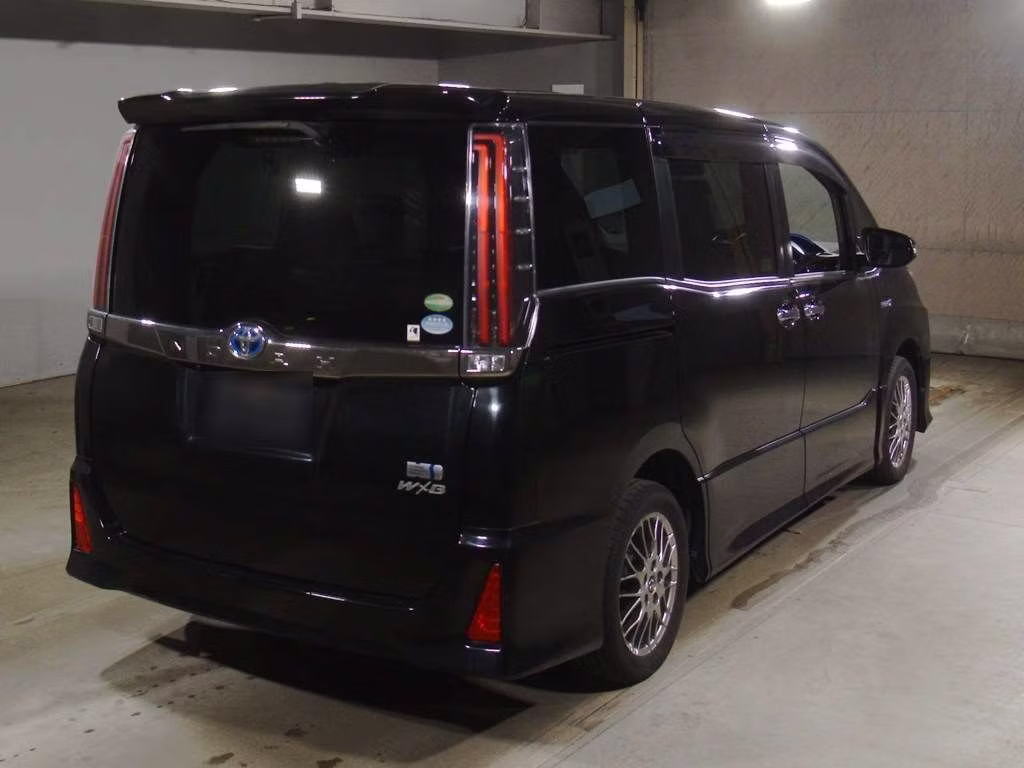 TOYOTA NOAH