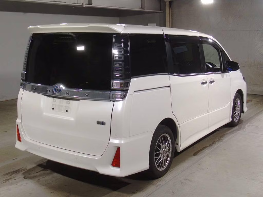 TOYOTA VOXY