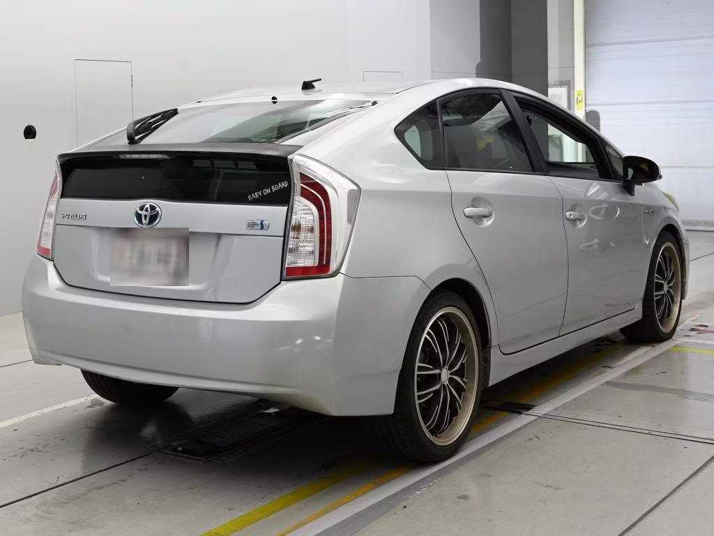 TOYOTA PRIUS