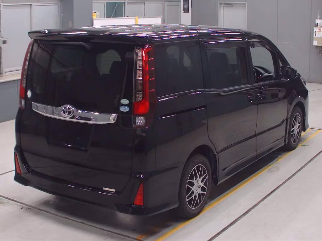 TOYOTA NOAH