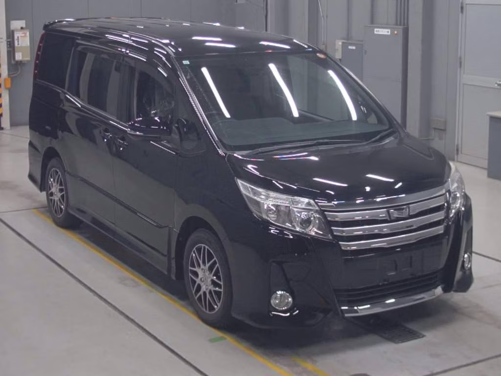 TOYOTA NOAH