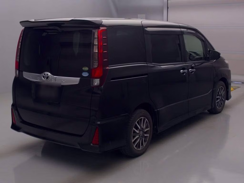 TOYOTA NOAH