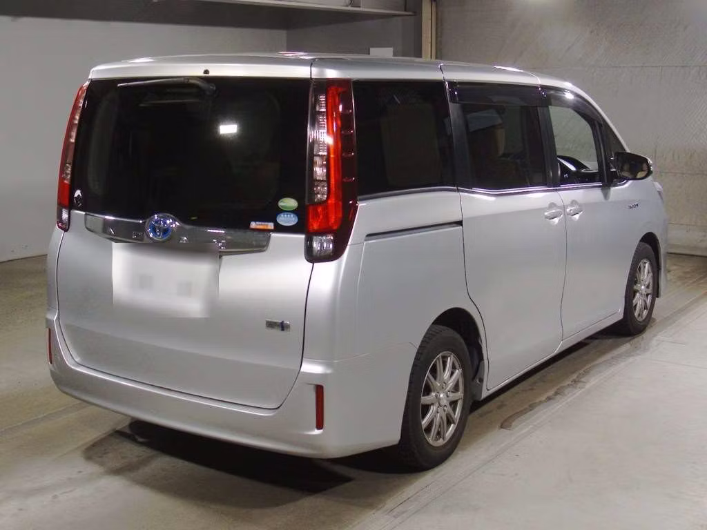 TOYOTA NOAH
