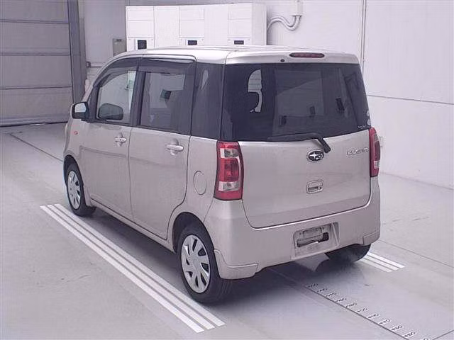 SUBARU LUCRA