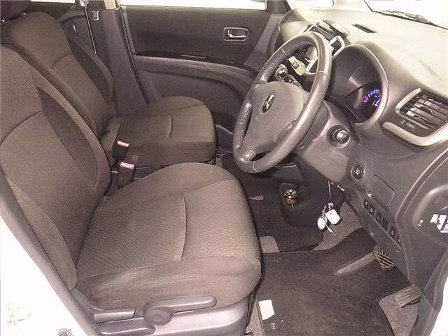 MITSUBISHI DELICA D:2