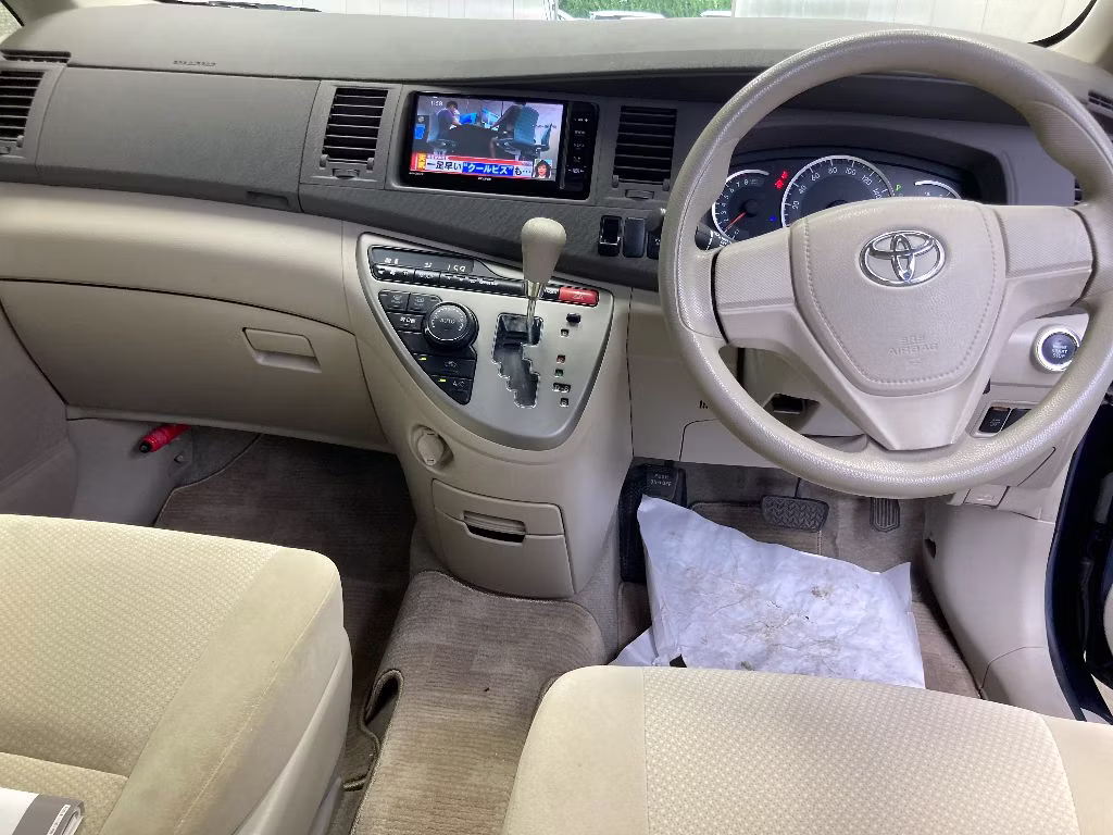 TOYOTA ISIS