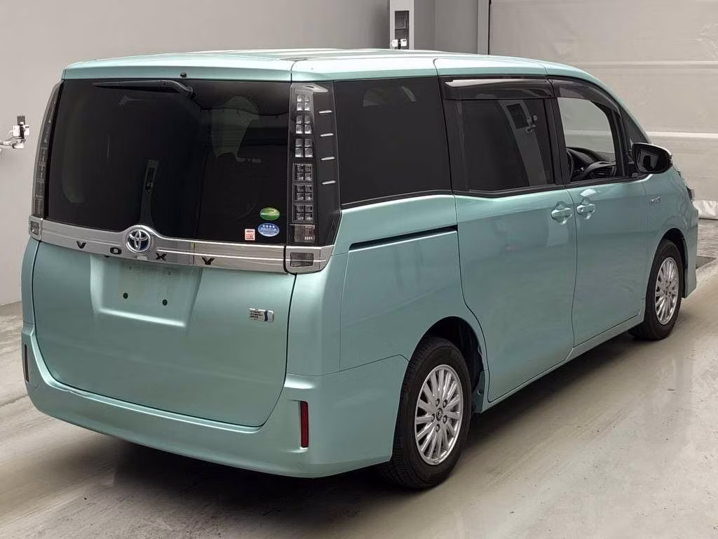 TOYOTA VOXY