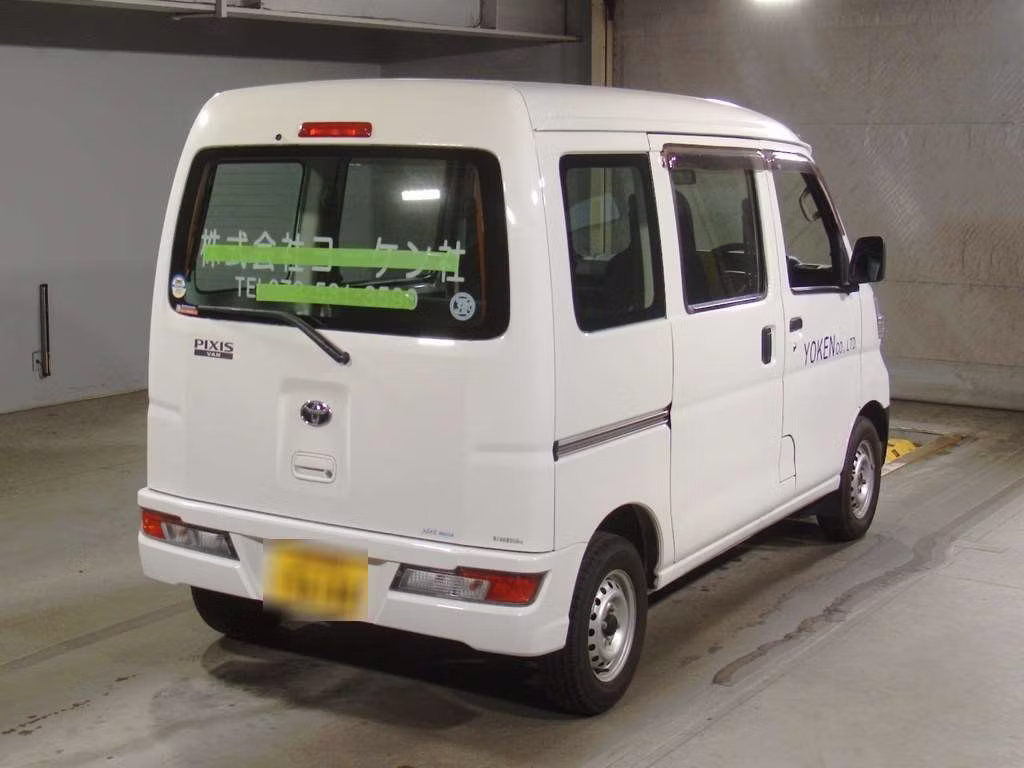 TOYOTA PIXIS VAN