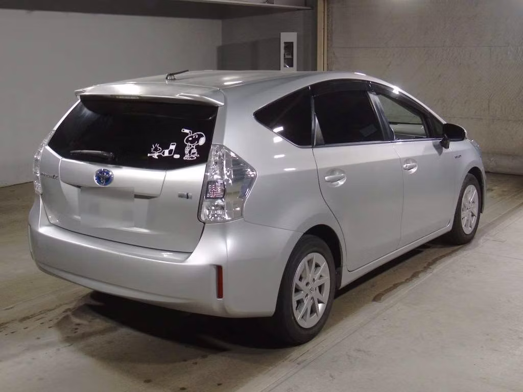 TOYOTA PRIUS ALPHA
